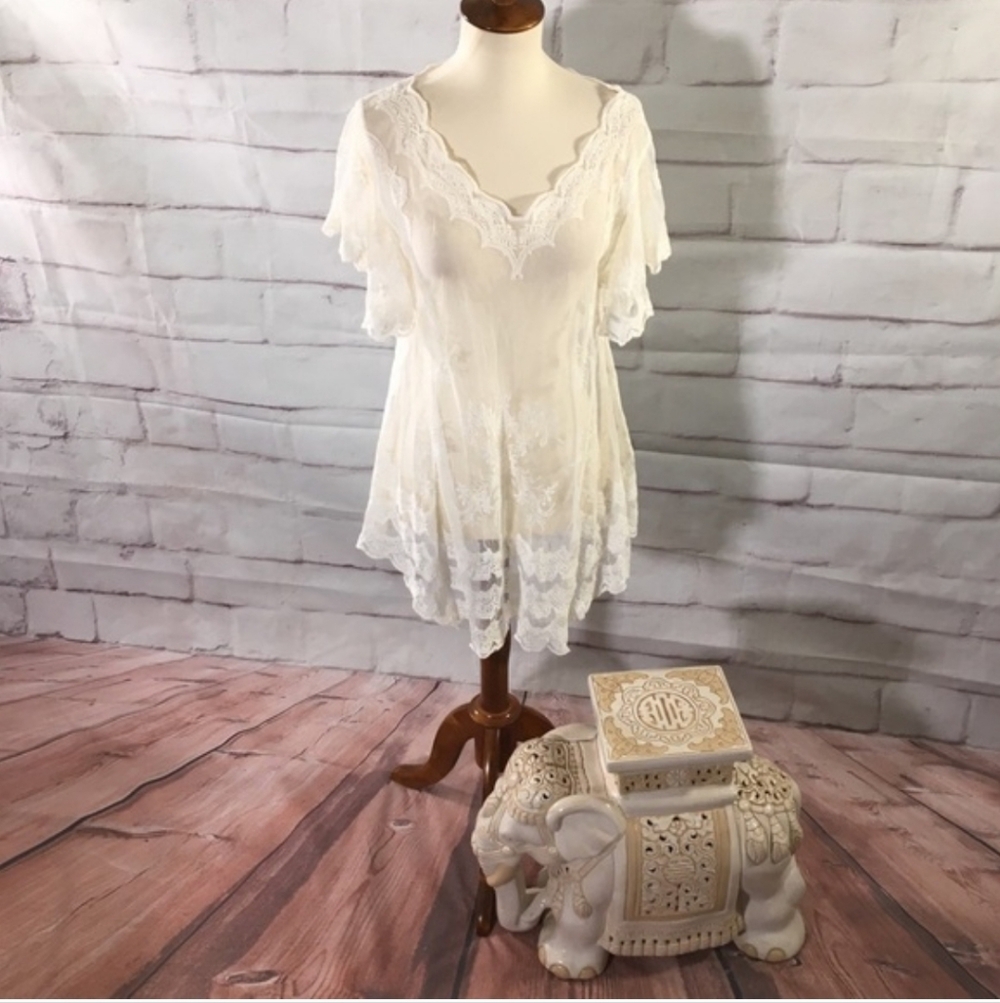 Highness Lace Scallop Edge Top 1X